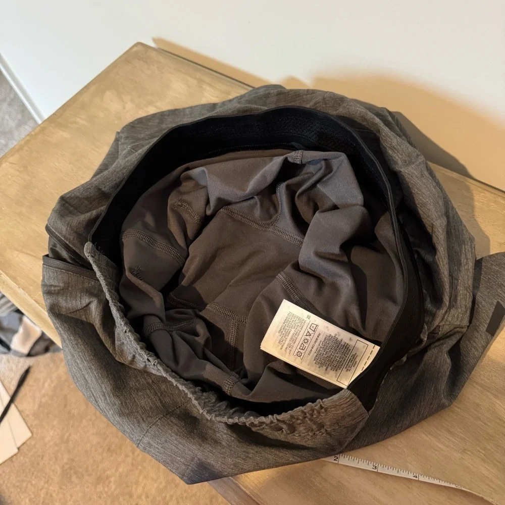 Adidas Aeroready Men’s Gray Athletic Lined Shorts drawstring‎ 5” inseam Small